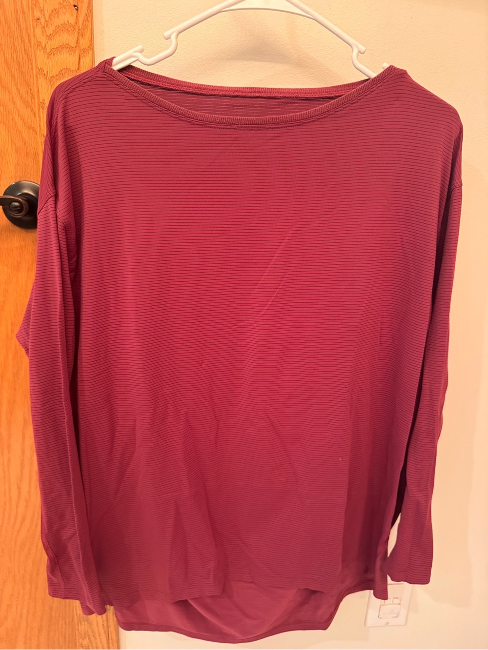 lululemon athletica Long Sleeve Ribbed Tunic in maroon with black lines size 8